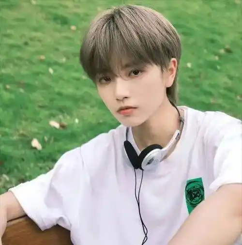 文艺风短发发型 轻松打造日系小清新风格