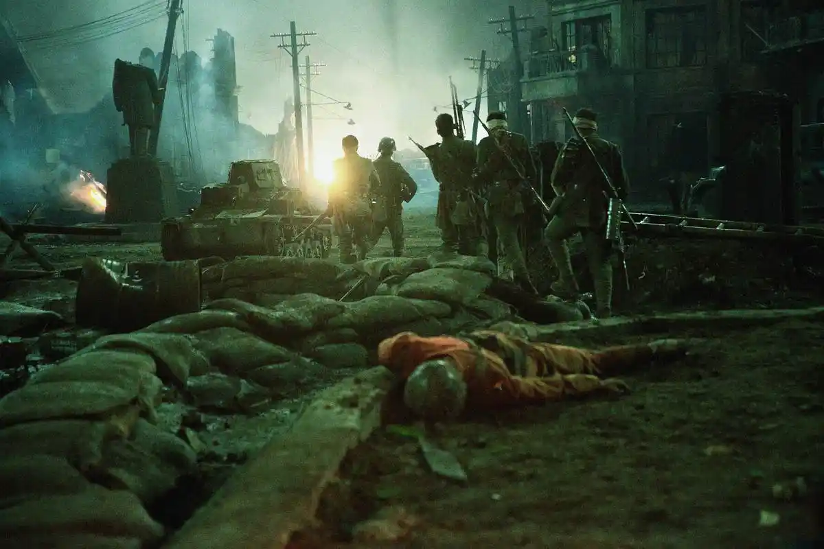 《八佰》呈现中日激战场面,地面子弹点设置近5万个