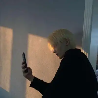 现实真人帅气男生图片