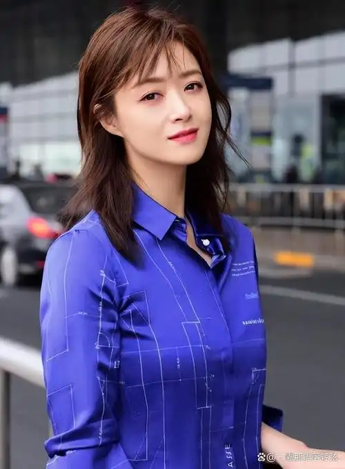 却有一个女演员选择走出不同的道路,她就是蒋欣