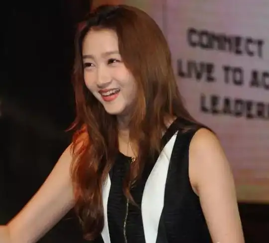 关晓彤是被爱情滋润了嘛!又胖了啊!脸上圆乎乎