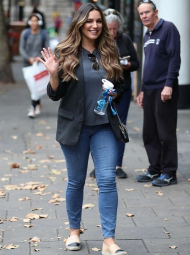 娱乐圈中的女明星大都很注重身材管理,但也有这方面的失败者,比如曾经