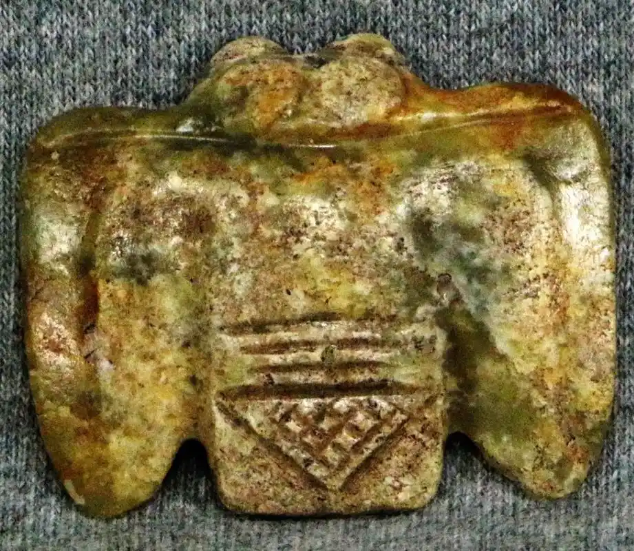 红山文化玉鹰.#图文伙伴计划 红山文化是新石器时代的一种文化 - 抖音