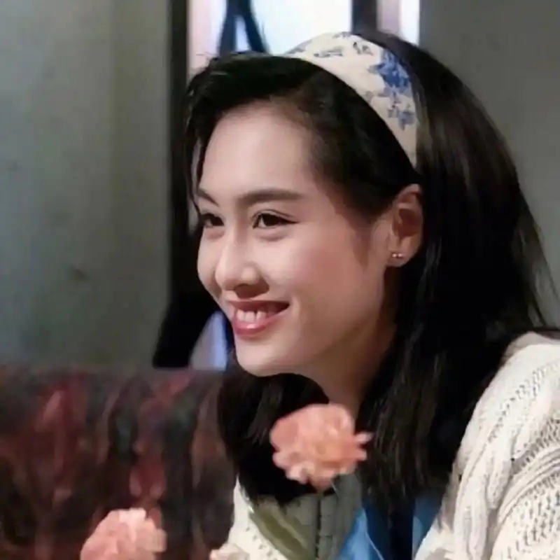 朱茵79一代人的白月光79港风头像 "如果那个人真的爱你  你走不了