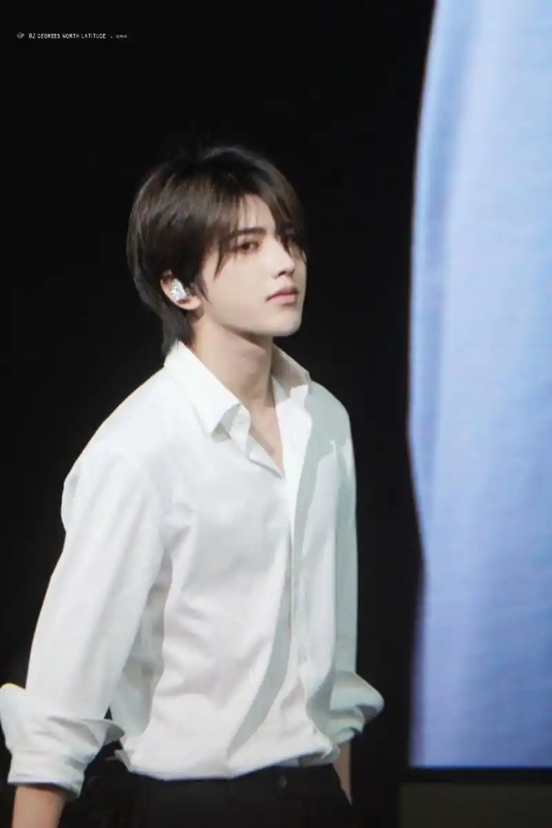 天生的舞台着,我得哥哥,蔡氏徐坤#蔡徐坤新加坡演唱会如期举行