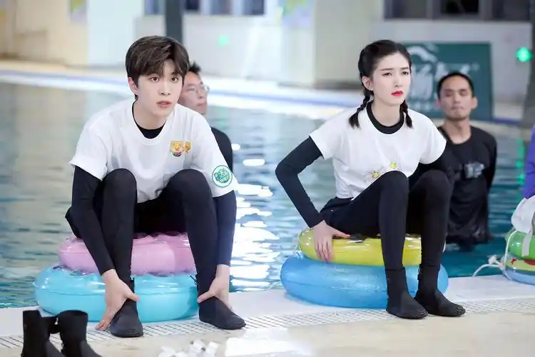 《青春环游记2》收视再夺冠成今夏必看最欢乐综艺 春游家族拥抱展现真