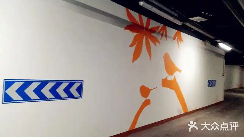 柏威年停车场图片