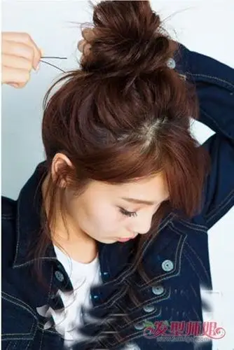 蓬松的头发怎么弄发型 韩国发型扎法蓬松(2)