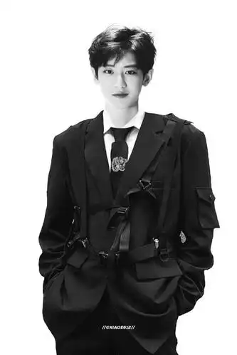 朴灿烈制服boy,帅气满分!