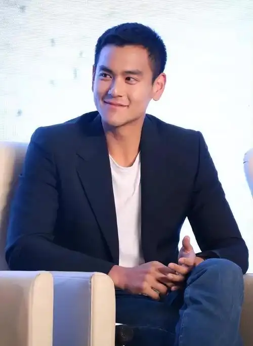 01,彭于晏都说寸头是检验男明星颜值的标准,有的男星剪了寸头后颜值再