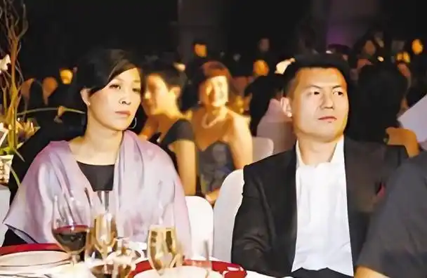 回顾好男人孟桐39岁娶未婚生子的那英用爱治愈继子半生