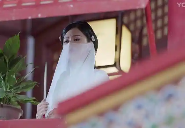 《烈火如歌》美女风细细第一个下线领盒饭,网友:妹子太可惜了