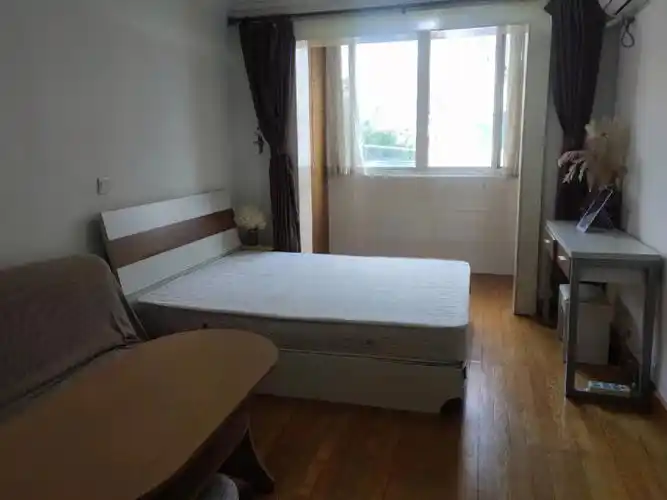 一室一厅4楼5000元近地铁一号线