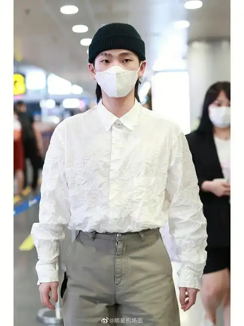 耳环,裤子都好好看,太帅了!#周震南