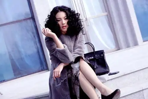 同样奢华到底关键词:奢华车型:玛莎拉蒂granturismo电影:《女人不坏》