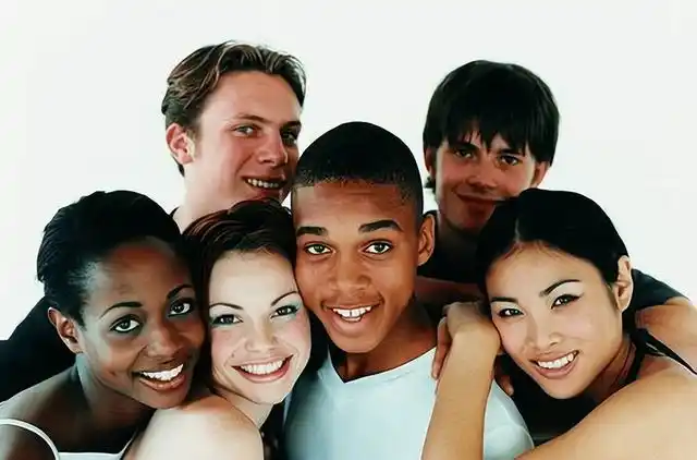 要知道,全球人种分为黄种人,白种人和黑人.