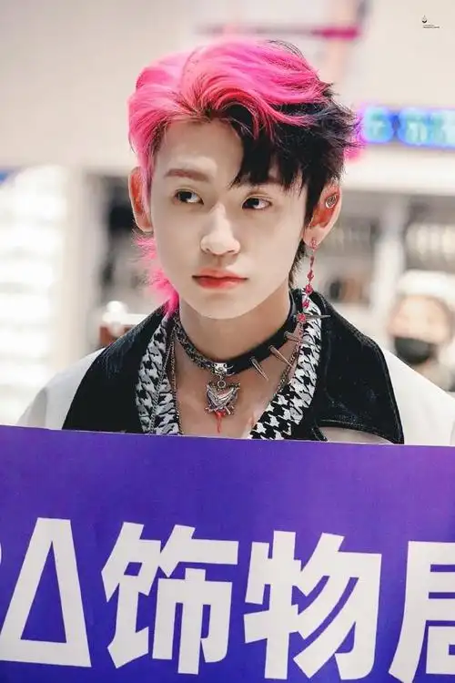 王琳凯铆钉拼接颈链##小鬼剪彩速度好快