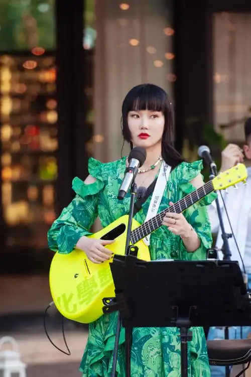 简介:黄龄《姐姐的爱乐之程》第二期剧照图片,分享一组黄龄图片给大家