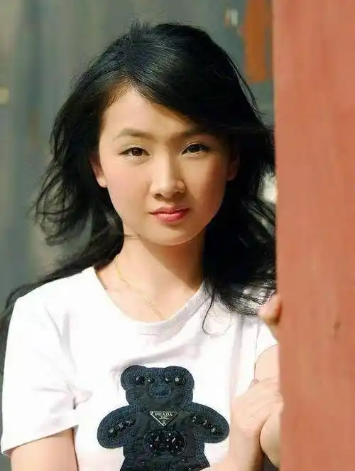 原创演员朱亚文放弃8年初恋单爱沈佳妮行走的荷尔蒙只对老婆释放