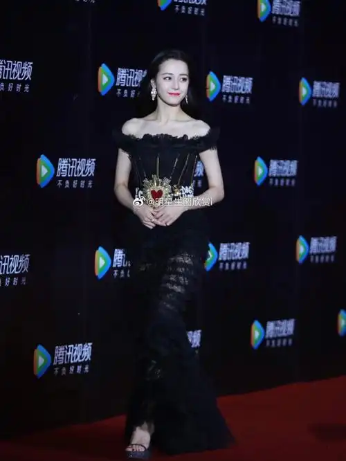 迪丽热巴早期红毯生图