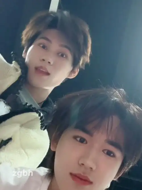 丁程鑫宋亚轩张真源拍立得