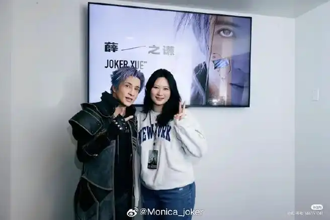 薛之谦纽约演唱会#薛之谦扭腰合照小合集…剪刀手 比心(欢迎评论区补