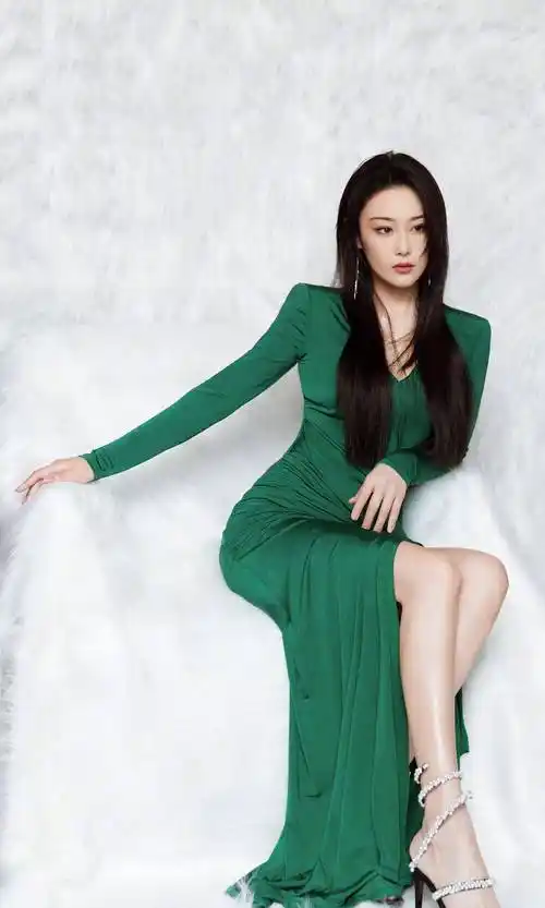 张馨予惊艳高清壁纸写真,风华绝代,令人不敢逼视_丰姿_时尚