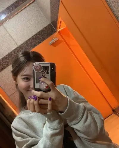 比较小众的女爱豆生活照自然头像