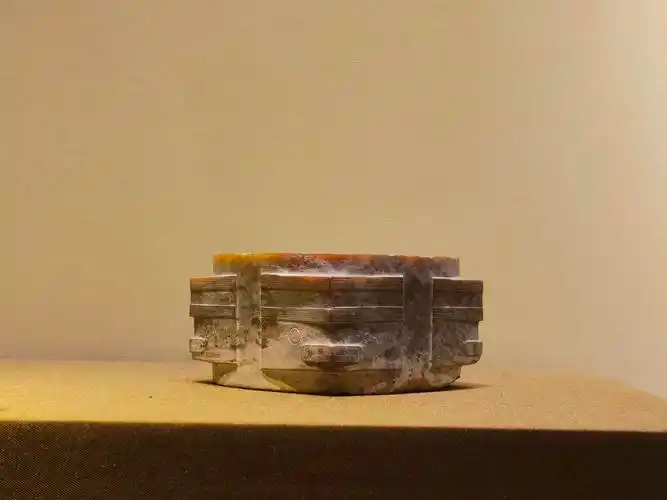 神人兽面纹玉琮