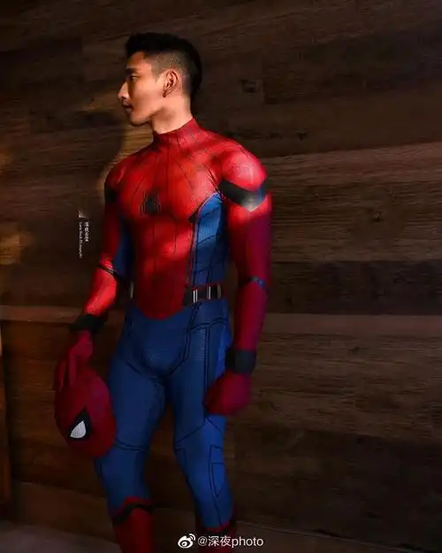 原来是蜘蛛侠9915#腹肌##肌肉##帅哥#摄影师:deepnightjustin