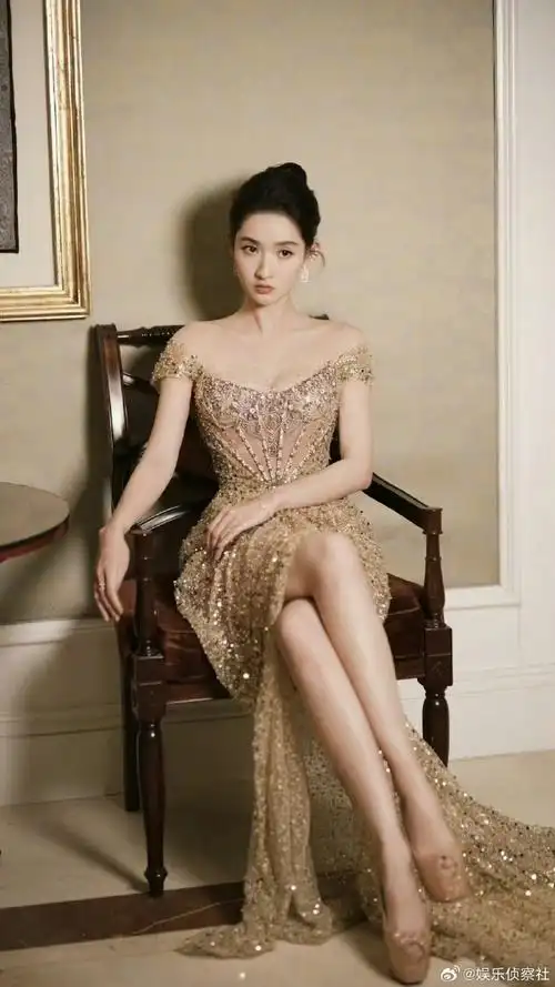 王玉雯旗袍腰身比