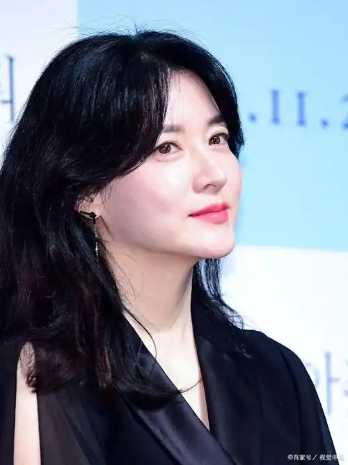 近日,韩国影视圈的传奇女星李英爱再次引发媒体和观众的关注.