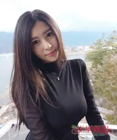 直的中长发怎么简单梳蓬松发型 小女生如何梳简单的直发发型(3)