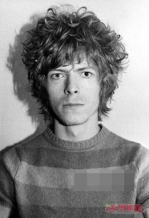 男生夺眼球皮卡路卷烫发打造 张扬有个性男生短卷发爆棚款