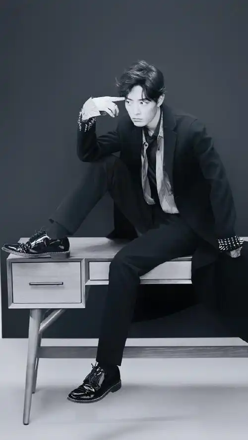 肖战:你换手机换壁纸啦