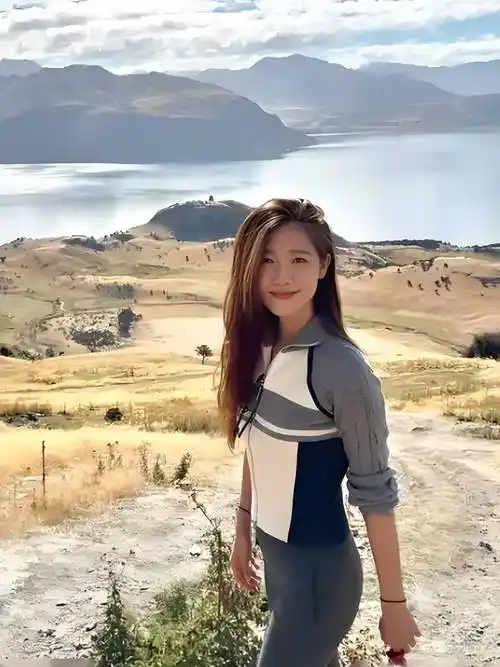 原创光影之间见深情黄轩女友晒照展多元魅力五年爱情如静水流深