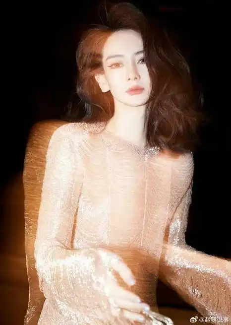 戚薇是无比幸运的,她活出自我,掌控自己的人生,相信现在的她肯定幸福