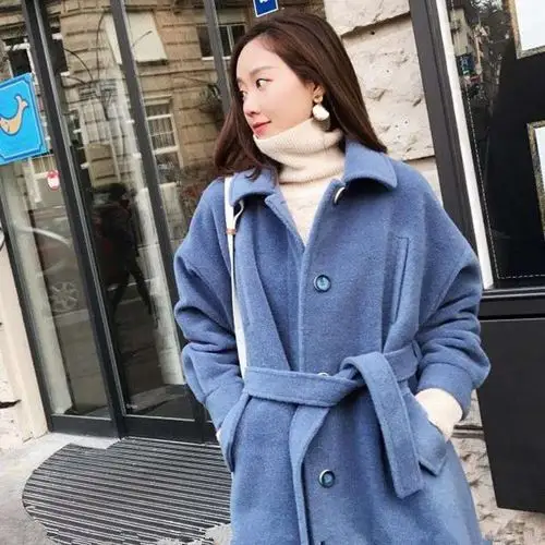 使得颜色有点灰暗,朦朦胧胧的像雾霭一样,这个蓝色调本身就是有点温柔