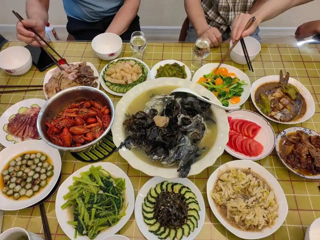 家庭生日宴家常菜 每年宝贝的生日,老母亲都会亲自烧一桌菜,两家人坐