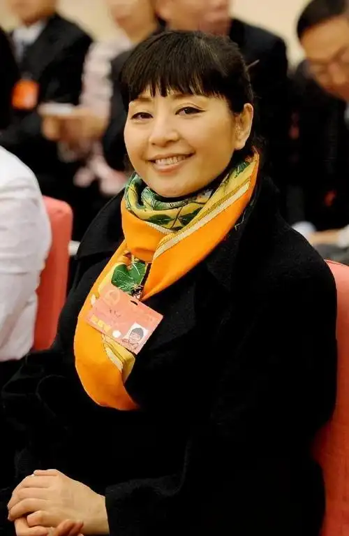 歌唱家殷秀梅:结婚当天就想离婚,二婚嫁法国老公22年拒改国籍