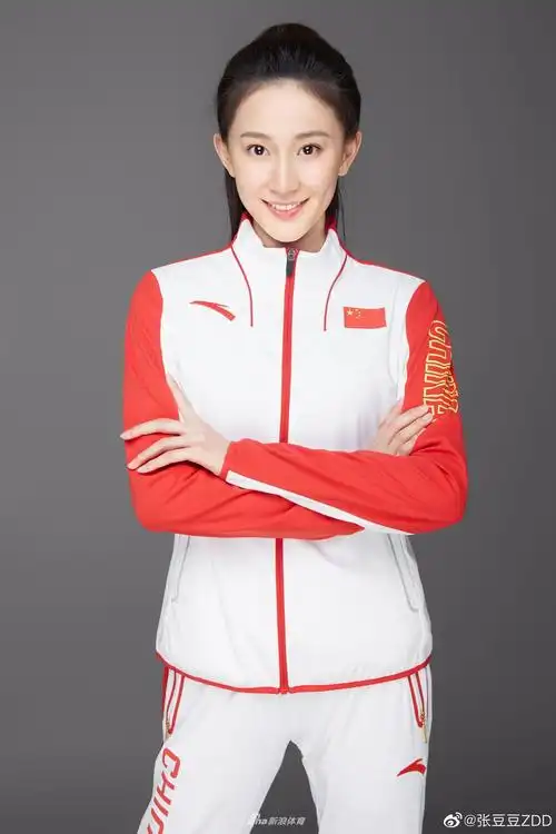 艺体女神张豆豆分享生活照体恤短裤难掩好身材