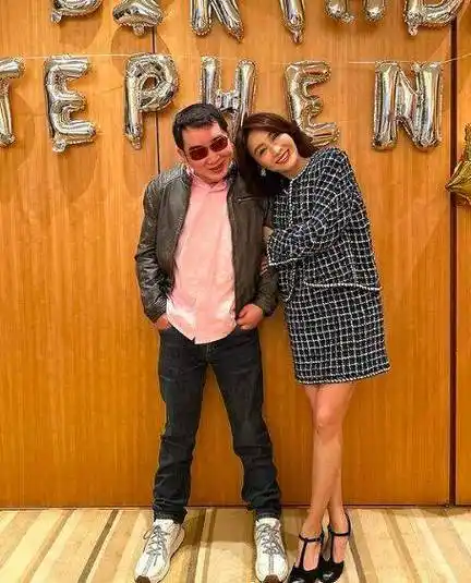 近日,他在社交媒体上分享了一张全家福,为妹妹李颖庆祝生日.