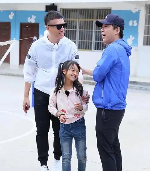 穷山恶水出刁民黄渤想资助穷困女孩学舞蹈其奶奶的举动太寒心