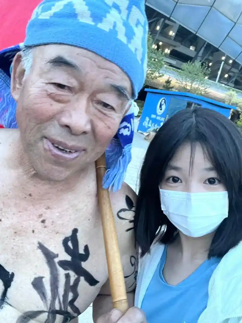 世间五彩 我执纯蓝#大连人 #王大爷 #大连人职业足球俱乐部 - 抖音