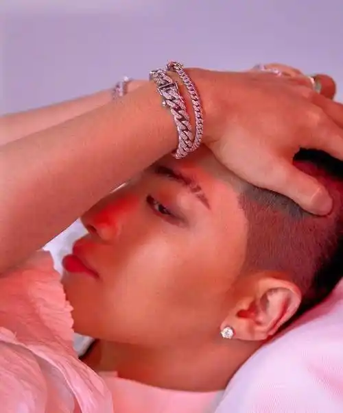 终究还是没能跑出bigbang的毒圈,权志龙太阳圆寸造型太上头!