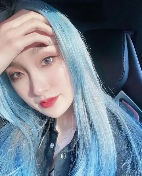 仙气弥漫梦幻冰蓝 仙女专属的超适合夏天的超美发色哦