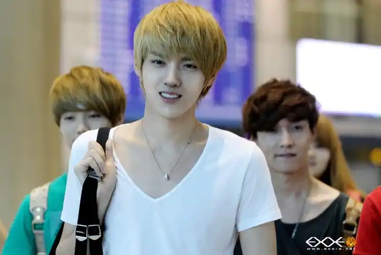 给我5张kris刚出道的帅图