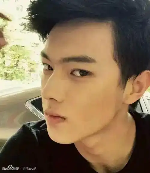 无聊挖坟许凯模特时期自拍