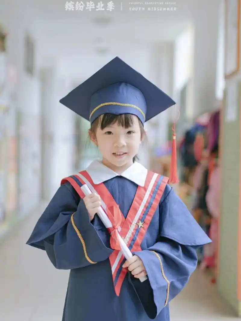 幼儿园毕业照|毕业照也是不可或缺的仪式感 毕业照准备: ①学士服一套