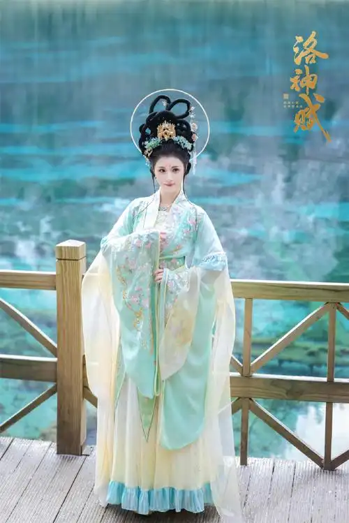 #汉服上新##洛神时刻#